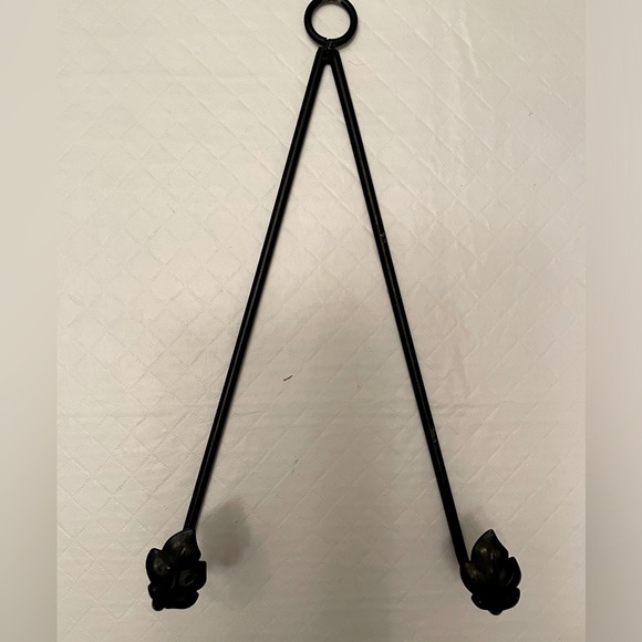 Welcome Plate approx. 10.5” across & metal wall hanger 9.5” length. - Picture 4 of 6